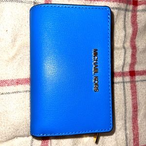 Michael Kors Bifold Zip Wallet